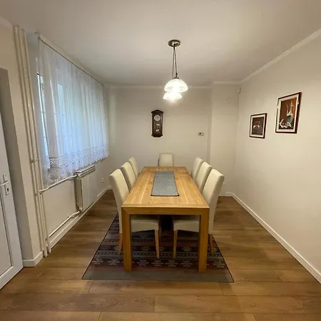 Kuca Na Mirnoj Lokaciji U Blizini Grada ヴィラ