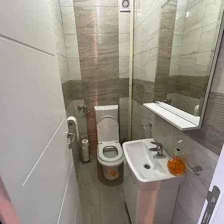 Kuca Na Mirnoj Lokaciji U Blizini Grada