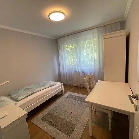 Kuca Na Mirnoj Lokaciji U Blizini Grada